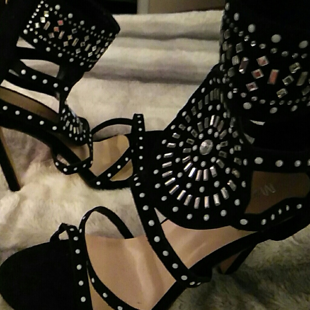 Shoes - Picture 3 of 3